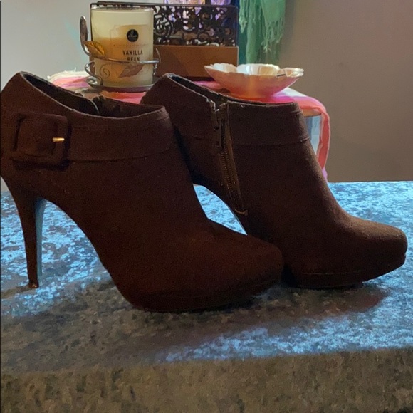 Woman’s heels - Picture 5 of 7